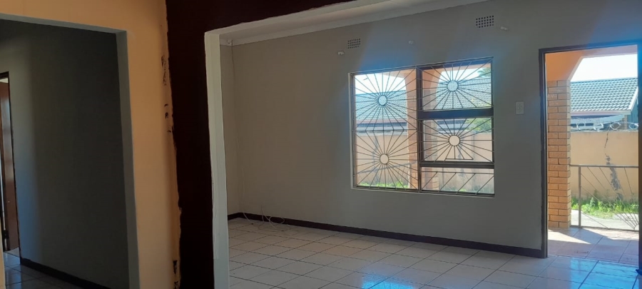 To Let 4 Bedroom Property for Rent in Southernwood Eastern Cape